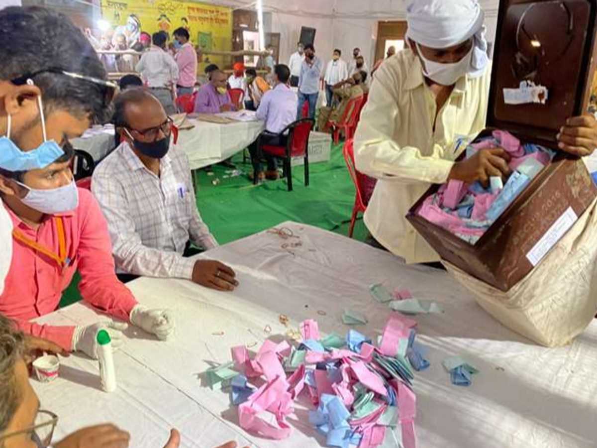 गुजरात में महानगरपालिका, नगर पालिका और पंचायत चुनाव के लिए मतदान जारी